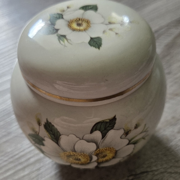 Sadler Floral Ginger Jar - Dogwood - Made in England - Picture 3 of 11